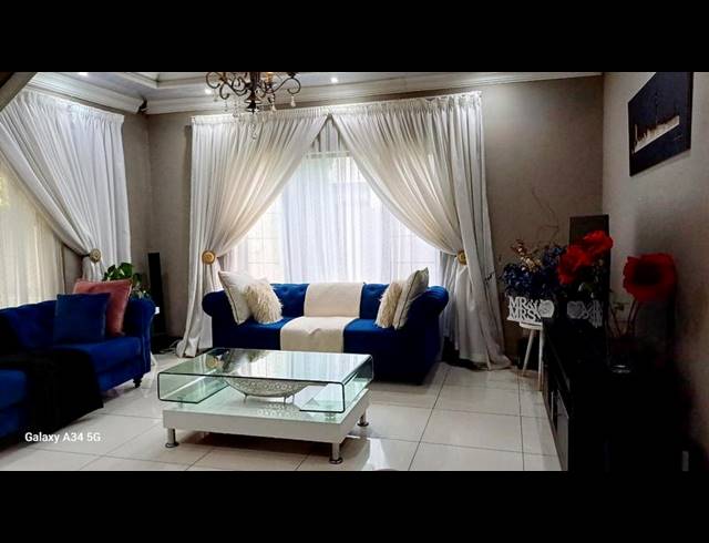 3 BEDROOM HOUSE FOR SALE IN COUNTRY VIEW